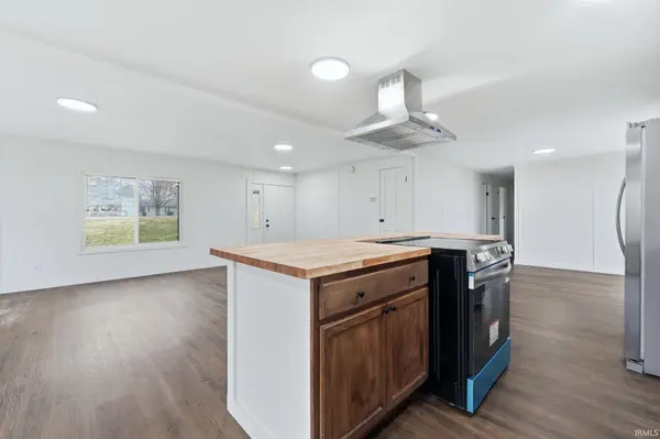 7329 Butt RD, Fort Wayne, IN 46818-9431