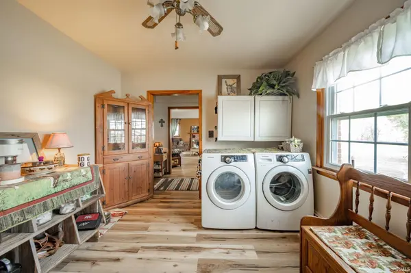11910 S County Road 800 W ***, Daleville, IN 47334