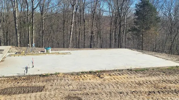 2500 Coal Mine RD, Bloomfield, IN 47424