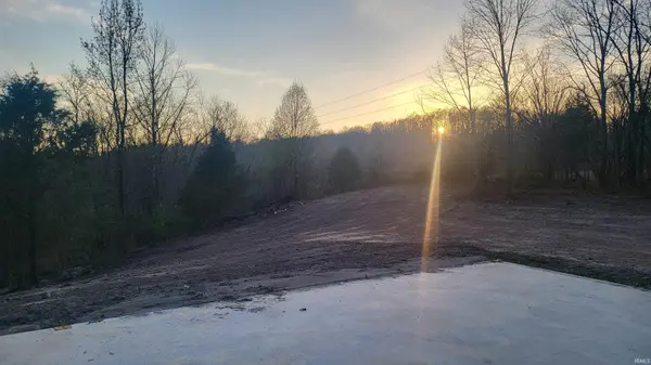 2500 Coal Mine RD, Bloomfield, IN 47424
