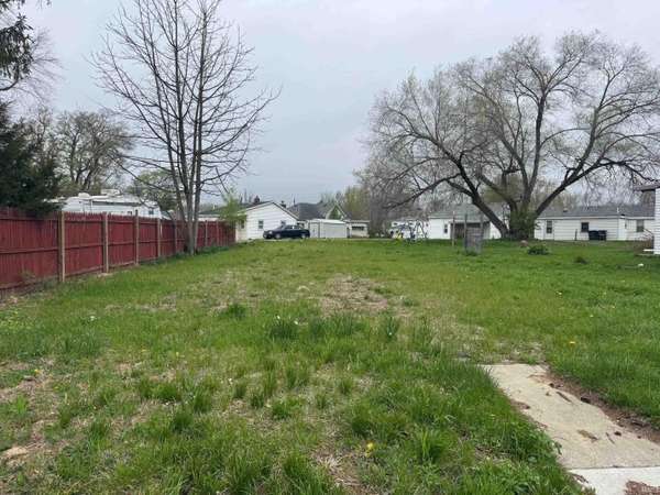 2417 S Hoyt ***, Muncie, IN 47302