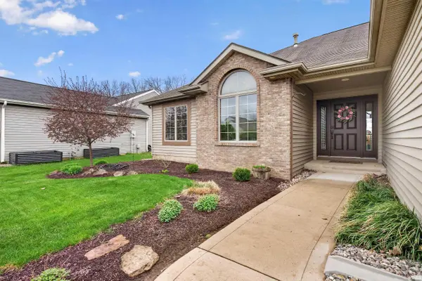 221 Ballenshire LN, Kendallville, IN 46755