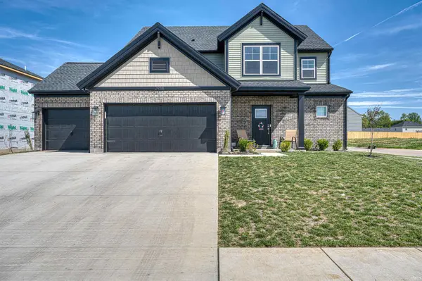 2938 Donna Dee DR, Evansville, IN 47725