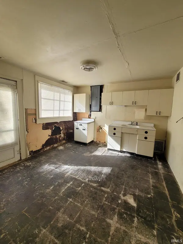 530 W Jackson ST, Galveston, IN 46932-9401