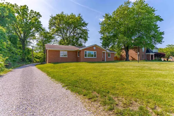 5400 Weaver RD, Evansville, IN 47711