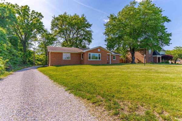 5400 Weaver RD, Evansville, IN 47711