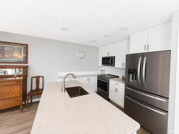 9369 S Pointe LaSalles DR, Bloomington, IN 47401