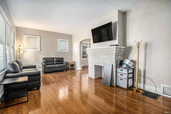 805 Miner ST, South Bend, IN 46617
