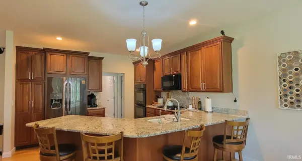 11608 Boggs West CIR, Loogootee, IN 47553-5518