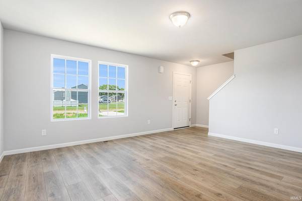 901 Breezewood DR, Lakeville, IN 46536