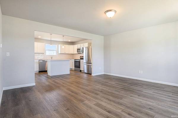 901 Breezewood DR, Lakeville, IN 46536