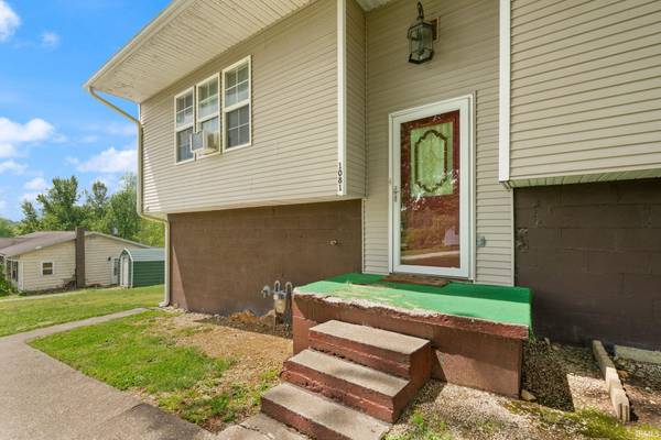 1081 E Smith CIR, Paoli, IN 47454