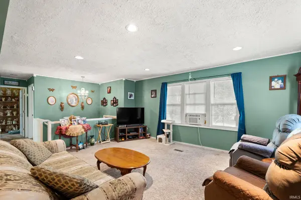 1081 E Smith CIR, Paoli, IN 47454