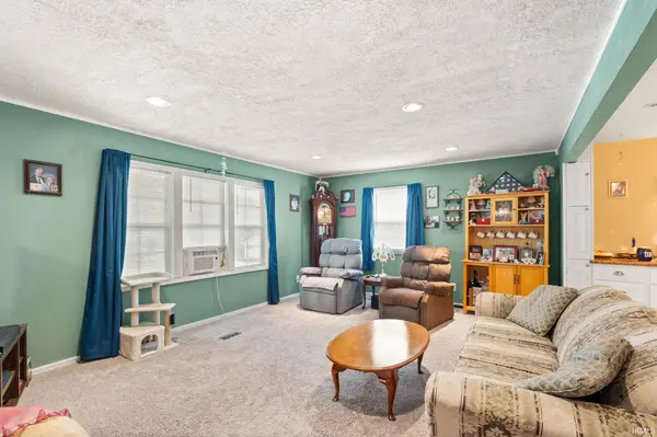 1081 E Smith CIR, Paoli, IN 47454