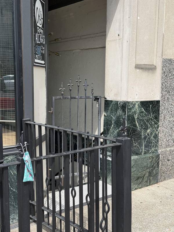 107-001 College AVE, Bloomington, IN 47404
