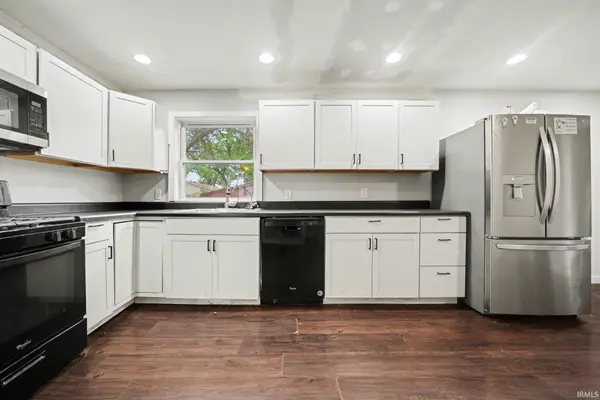 55305 Woodland AVE, South Bend, IN 46628