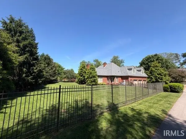 5421 Winthrop CT, Evansville, IN 47715