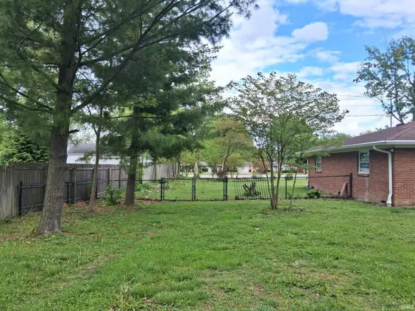 27 N Scatterfield RD, Anderson, IN 46012