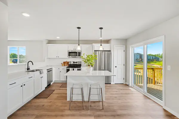 903 Breezewood DR, Lakeville, IN 46536