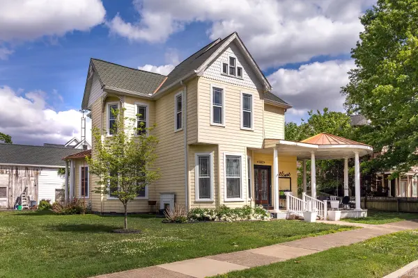 1302 SE First ST, Evansville, IN 47713
