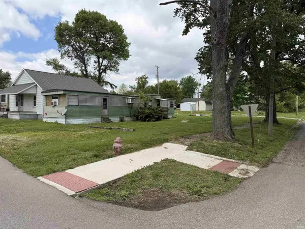 315-311 W Division ST, Oakland City, IN 47660