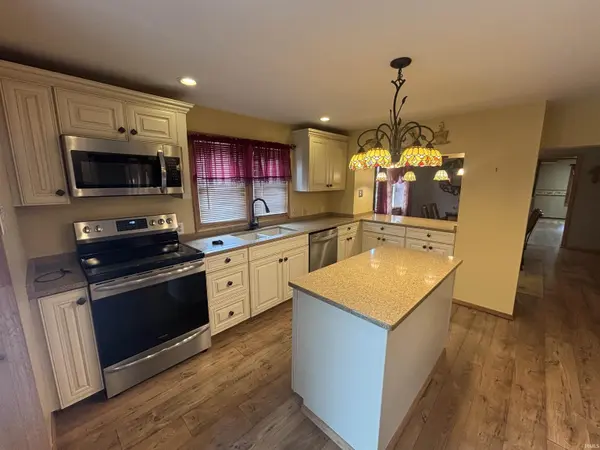 100 E 16th ST, Vincennes, IN 47591