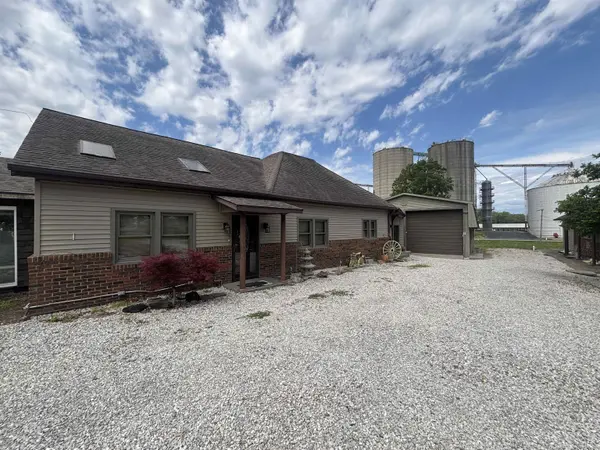 100 E 16th ST, Vincennes, IN 47591
