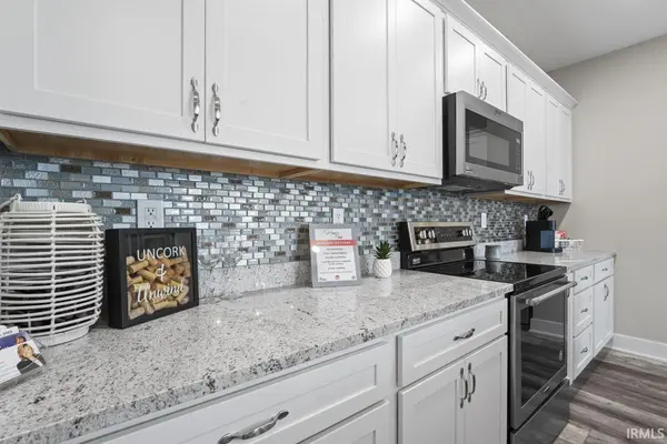 301 Blue River DR, Knightstown, IN 46148