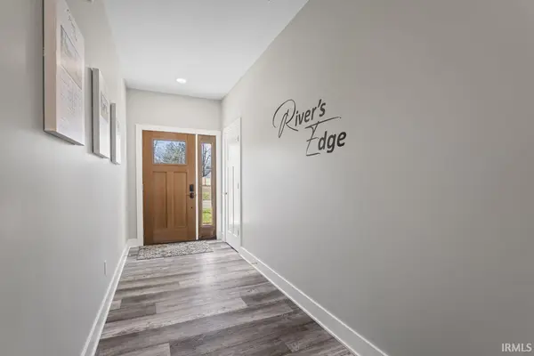 301 Blue River DR, Knightstown, IN 46148