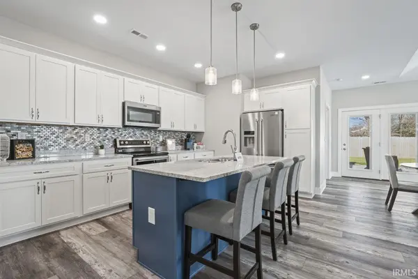 301 Blue River DR, Knightstown, IN 46148