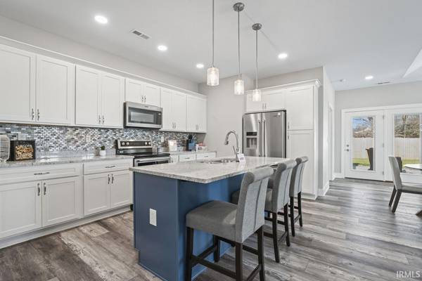 301 Blue River DR, Knightstown, IN 46148