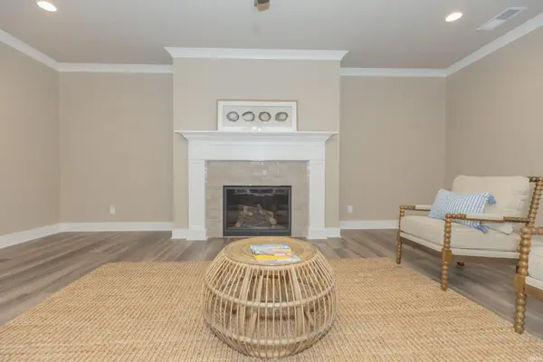7065 Ironwood CIR #B, Newburgh, IN 47630