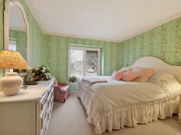 1122 Packard PL, Auburn, IN 46706