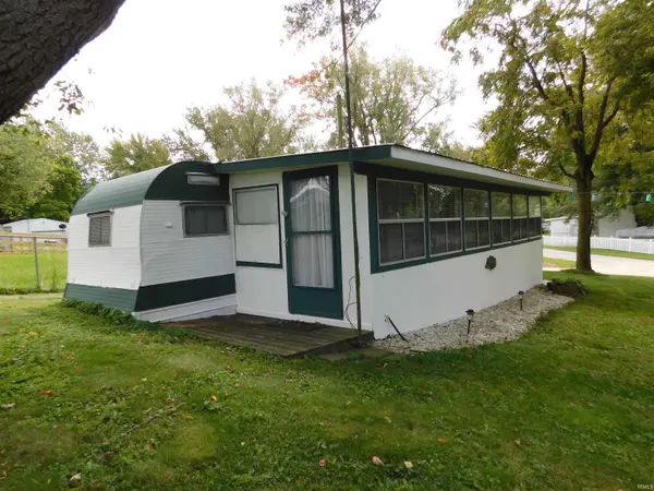 5246 W Warren AVE, Silver Lake, IN 46982