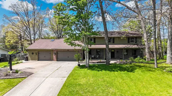 8209 Manor DR, Fort Wayne, IN 46825
