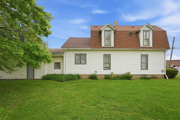 127 N Kinney ***, Angola, IN 46703