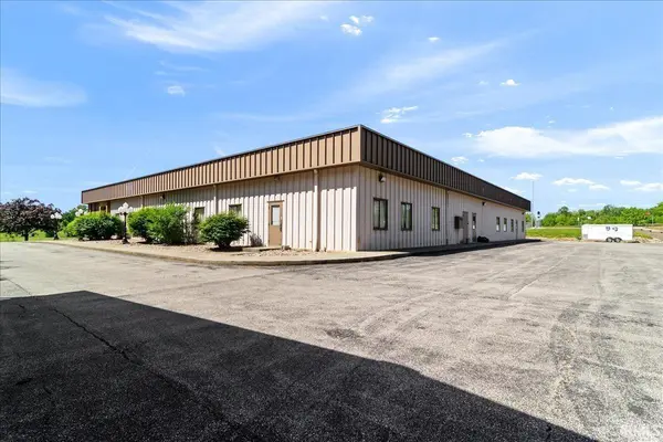 903 W Morton ST, Oakland City, IN 47660