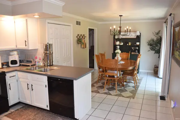2319 Sharon PL, Evansville, IN 47725