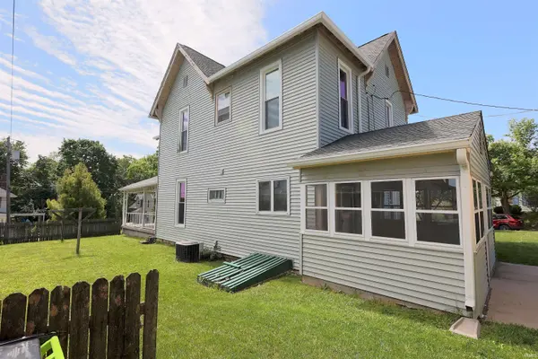 1015 College AVE, Huntington, IN 46750-2217
