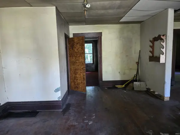 108 E Warrick ST, Owensville, IN 47665