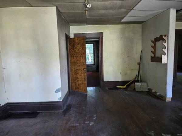 108 E Warrick ST, Owensville, IN 47665