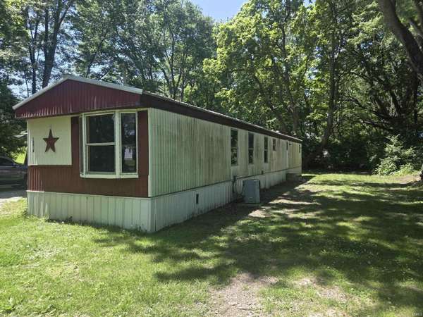1001B Biddinger LN, Washington, IN 47501-1011