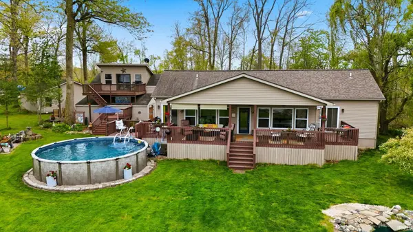 10105 N Eagle Island RD, Rome City, IN 46784