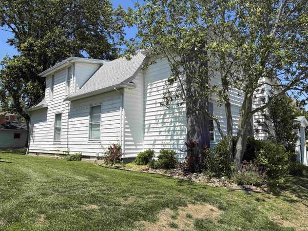 106 W 4th ST, Bicknell, IN 47512