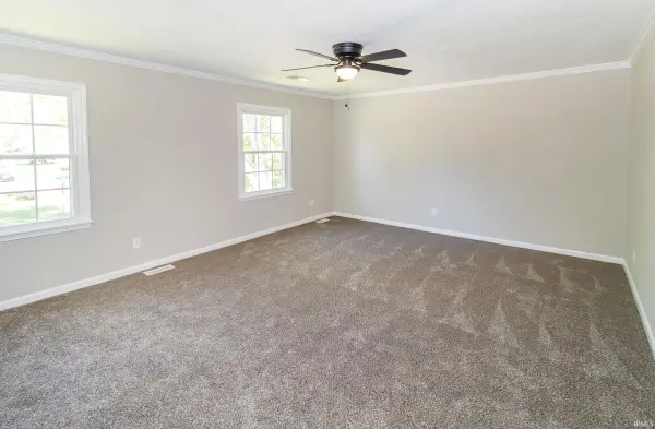 6301 E Oak ST, Evansville, IN 47715