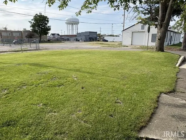 1201 S Mulberry ST, Muncie, IN 47302