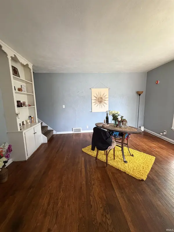 810 E 3rd ST, Mishawaka, IN 46544