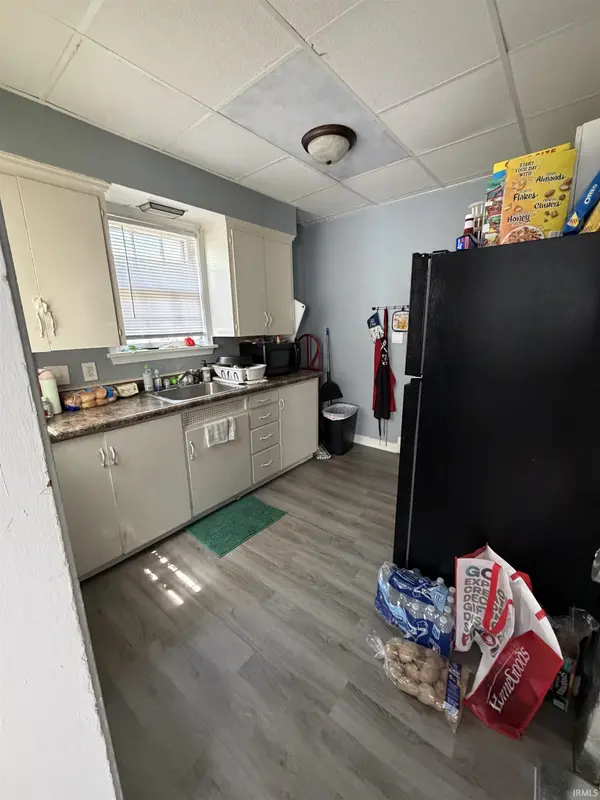 810 E 3rd ST, Mishawaka, IN 46544