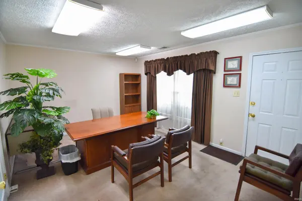 621 W Mill RD, Evansville, IN 47710
