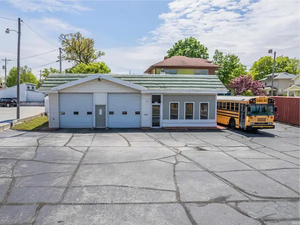 1102 E State BLVD, Fort Wayne, IN 46805-4424